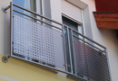Französiches Geläner aus Edelstahl mit Lochblechfüllung