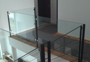 Nurglasgeländer mit Stahlstehern